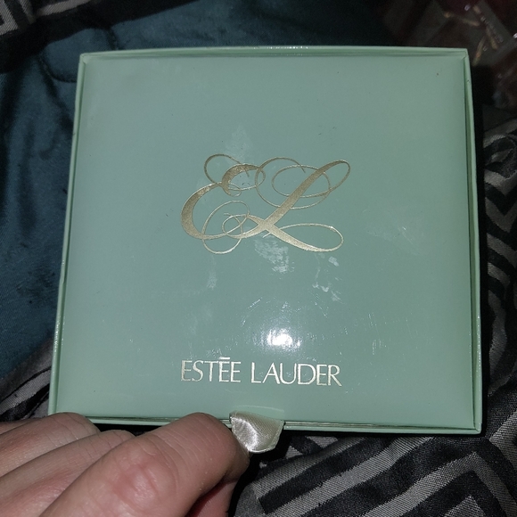 Estee Lauder Other - Dusting powder